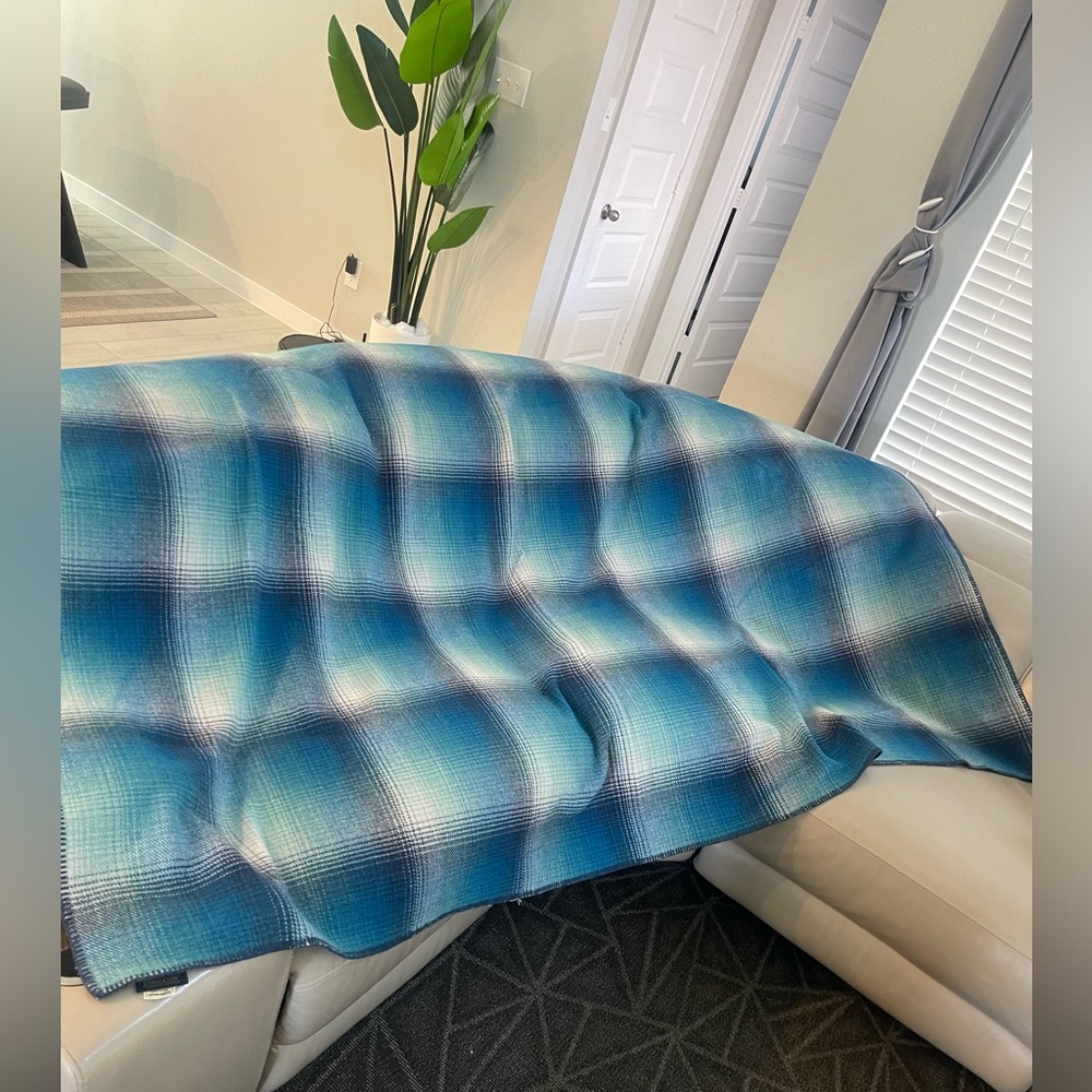 Pendleton 100% wool plaid blanket made in the USA 92 X 62 inches